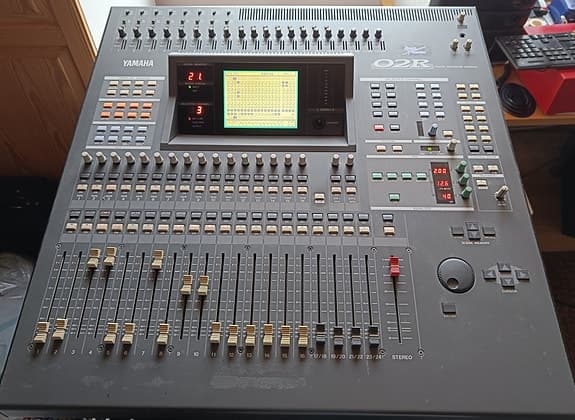 Yamaha O2R digitaalinen mikseri + Apogee ja I/O-kortit