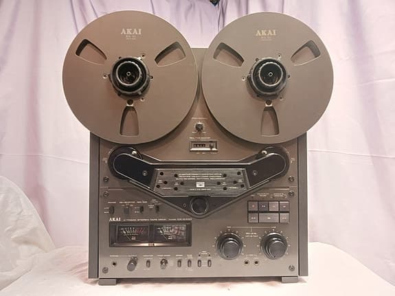 Akai GX-635D Auto-Reverse kelanauhuri