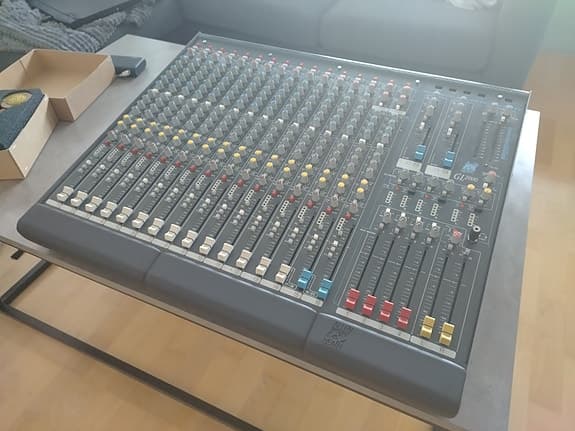 Allen & Heath GL2000 Mikseri