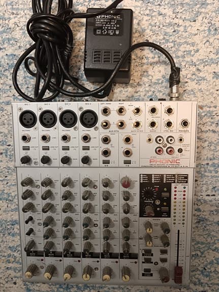 Phonic Helix Board 12 firewire mikseri / Audio interface