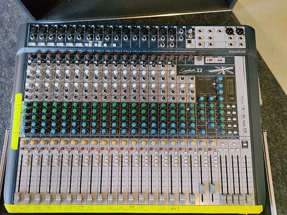 Soundcraft Signature 22 mikseri