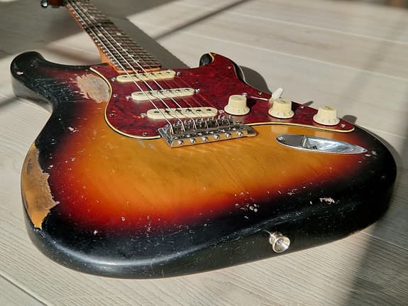 Sähkökitaran relikointi-, nitro refinish - ja trimmauspalvelu - image 5