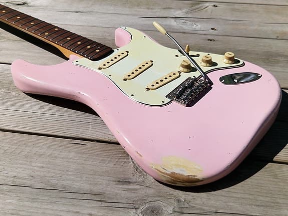 Sähkökitaran relikointi-, nitro refinish - ja trimmauspalvelu - image 3