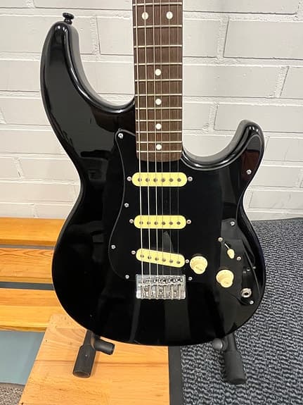 Yamaha SE 200 Stratocaster
