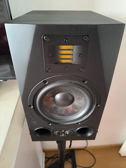 Adam Audio A7X aktiivikaiutin, huomioi kunto