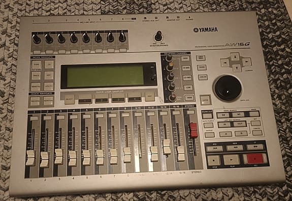 Yamaha aw16g digital audio workstation DAW