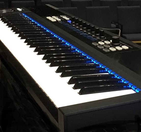 Native Instruments Komplete Kontrol S61 MIDI-koskettimisto