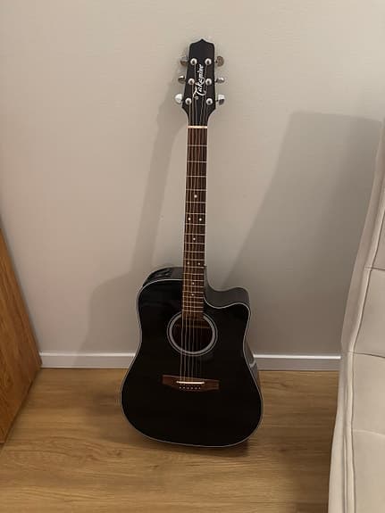 Takamine EF341SCB elektroakustinen kitara.