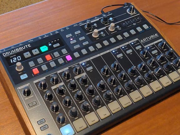 Arturia Drumbrute - analoginen rumpukone