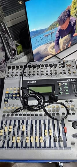 Yamaha O1V Mixeri 16-kanavainen