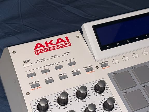 AKAI MPC Renaissance + MPC2 ohjelmisto! ERINOMAINEN KUNTO - image 3