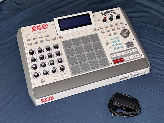 AKAI MPC Renaissance + MPC2 ohjelmisto! ERINOMAINEN KUNTO