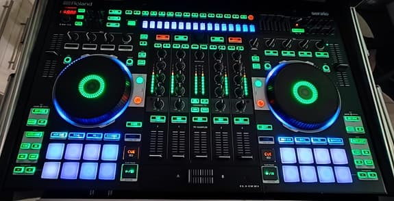 Roland DJ-808 DJ-kontrolleri
