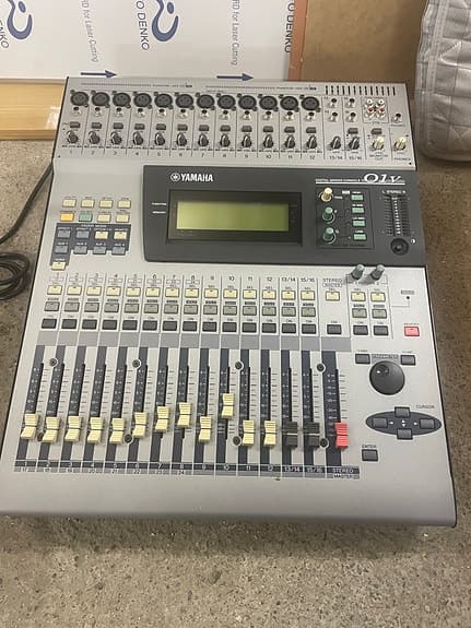 Yamaha 01v digitaalinen mikseri