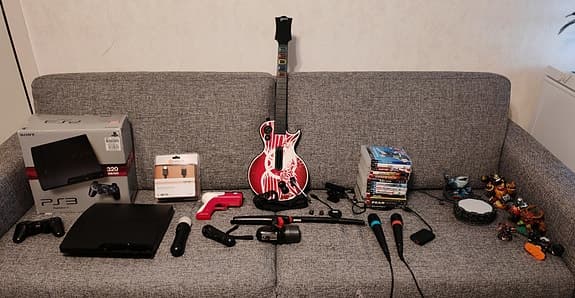 Playstation 3 Megapack. Guitar hero, virveli, Skylanders, mikrofonit yms!
