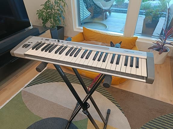 Swissonic Easykey 49 midi-keyboard