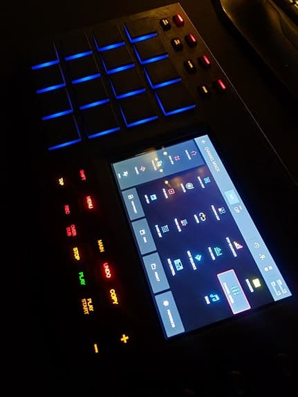 Akai MPC Touch rumpukone / MIDI-ohjain + lisäsisältöä