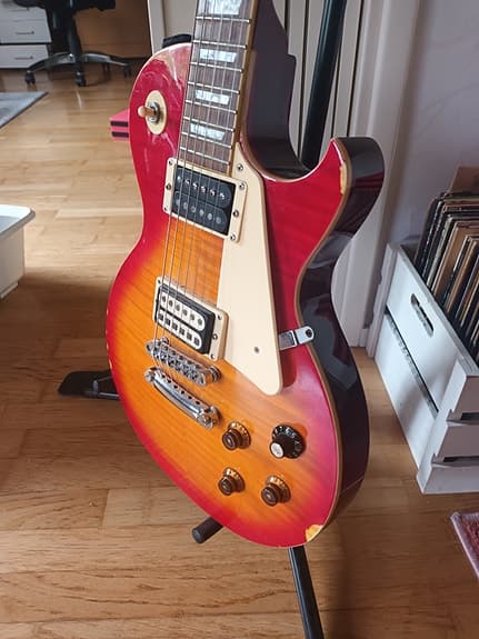J&D LES PAUL vaihdetaan stratoon tai teleen - image 3