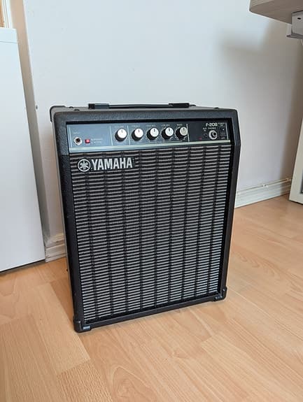 Yamaha F20B bassovahvistin