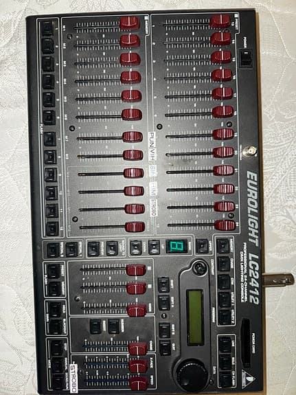 Behringer Eurolight LC2412 + Soundcraft EPM6 – ammattitason valo- ja äänikalusto
