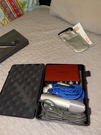 Koko setti Focusrite Scarlett 2i2 USB-äänikortti, Mikrofooni