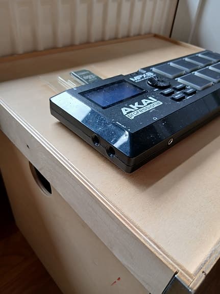 Akai MPX8 MIDI-samplepad musta - image 2