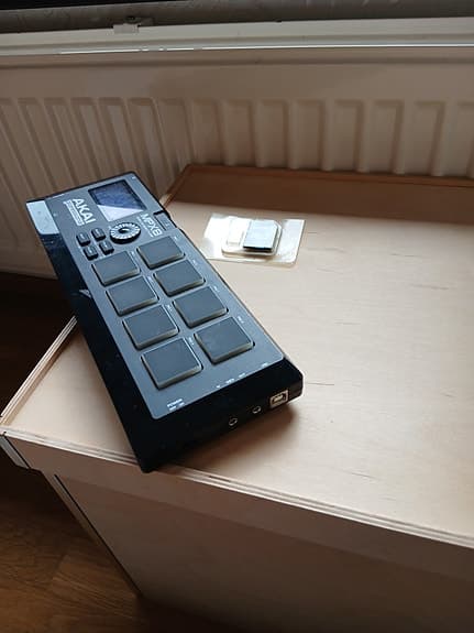 Akai MPX8 MIDI-samplepad musta - image 3