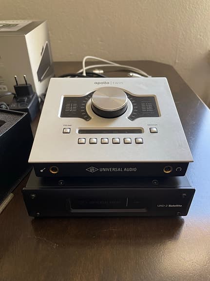 Universal Audio Apollo Twin + UAD-2 Satellite OCTO