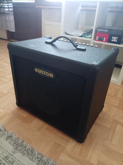Kustom KBA65 MOSFET-bassovahvistin 1