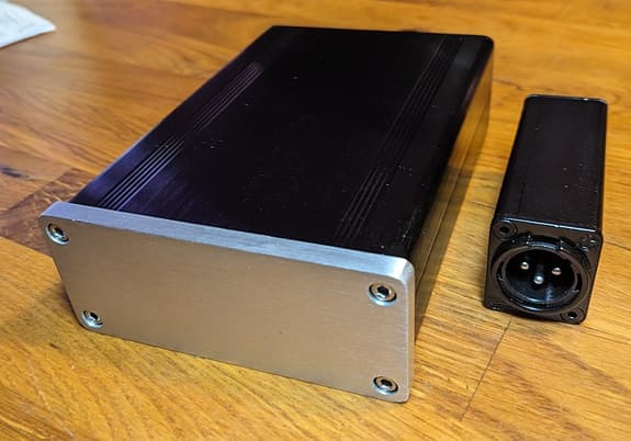 USB-AES muuntaja + Laitekotelo