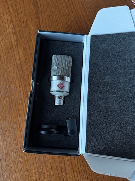 Neumann TLM 102 -studiomikrofoni