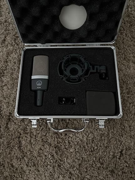 AKG C214 Kondensaattorimikrofooni