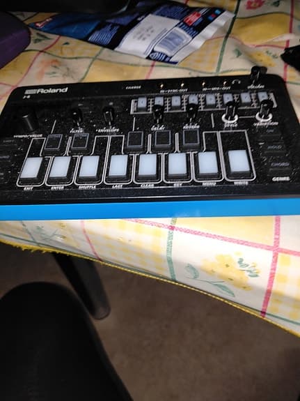 Roland J-6 Chord Synthesizer