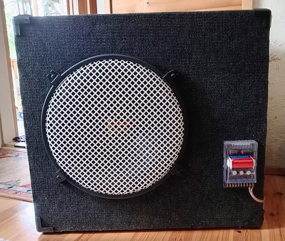 Subbari / Subbwoofer ja vahvistin yhteishintaan
