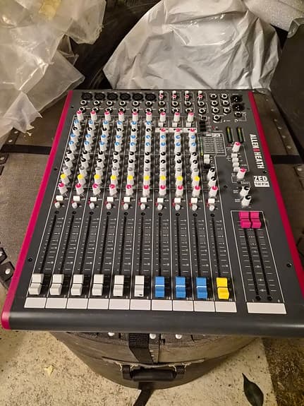 Allen & Heath ZED-12FX mixeri