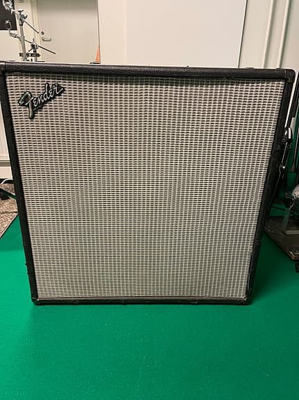 Fender 4-12 CB kitarakaiutinkaappi 8 ohm