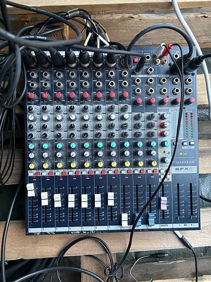 Soundcraft EFX8 mikseri 8-kanavaa