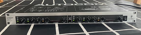 Behringer Autocom MDX 1000 kompressori/limitteri