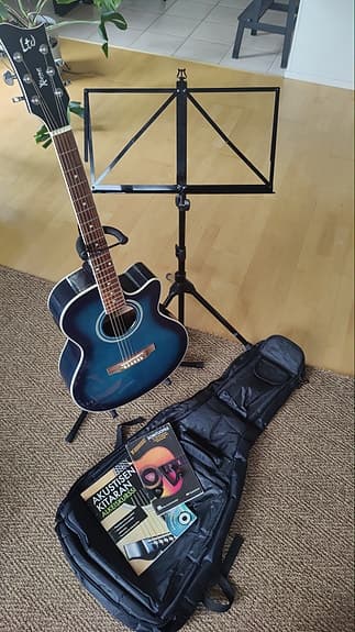 ESP LTD XAC5E elektroakustinen kitara + laukku ja tarvikkeet