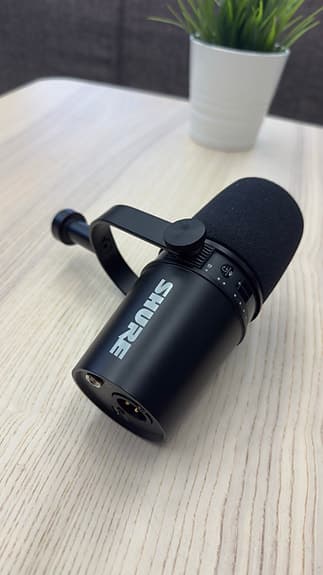 Shure MV7 -dynaaminen podcast-mikrofoni