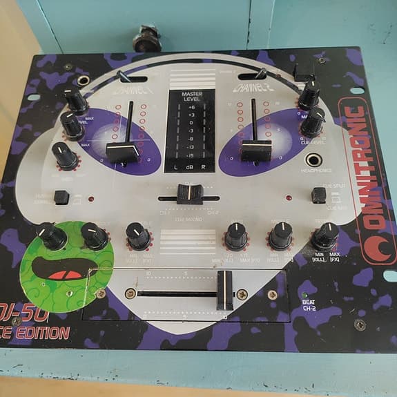Omnitronic dj-50 space edition mixeri