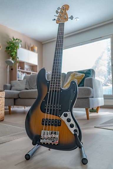 Fender Modern Player Jazz Bass V 2TSB