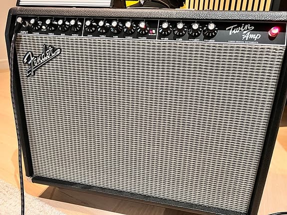 Fender pro tube Twin Amp (evil twin) kitaravahvistin