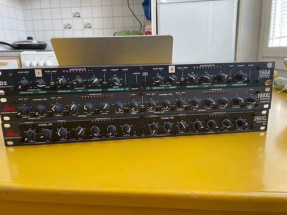 Dbx 166A