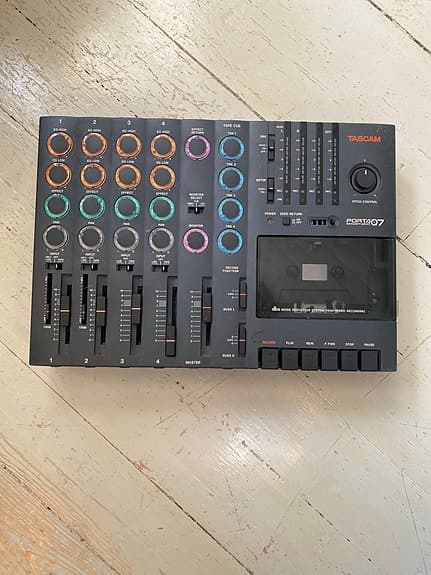 Tascam Porta 07 neliraituri kasettitallennin