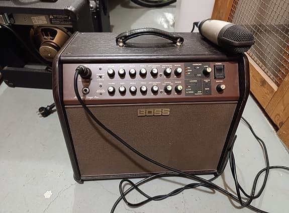 Boss Acoustic Singer Pro (ACS-PRO) - Akustiikkavahvistin + mikrofoni