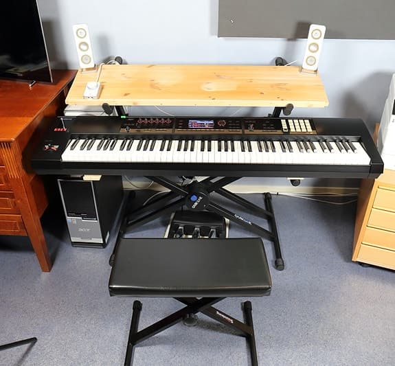 Roland FA-08 Työasemasyntetisaattori