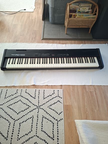 Roland RD-100 digitaalipiano / kosketinsoitin