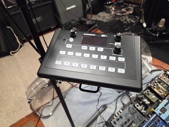 Allen & Heath ME-1 kuulokemikseri