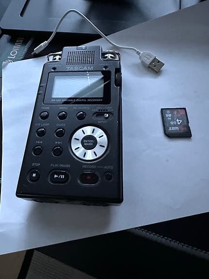 Tascam DR-100 kannettava digitaalinen tallennin